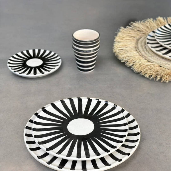 Black Sun Plate Set - Vibrant Dinnerware for Summer Dining