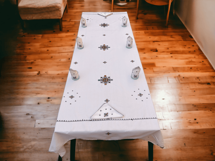 Rectangular Hand Embroidered Table cloth and 12 napkins, Moroccan Embroidered Linen, heartwarming gift, White Embroidered cotton tablecloth.