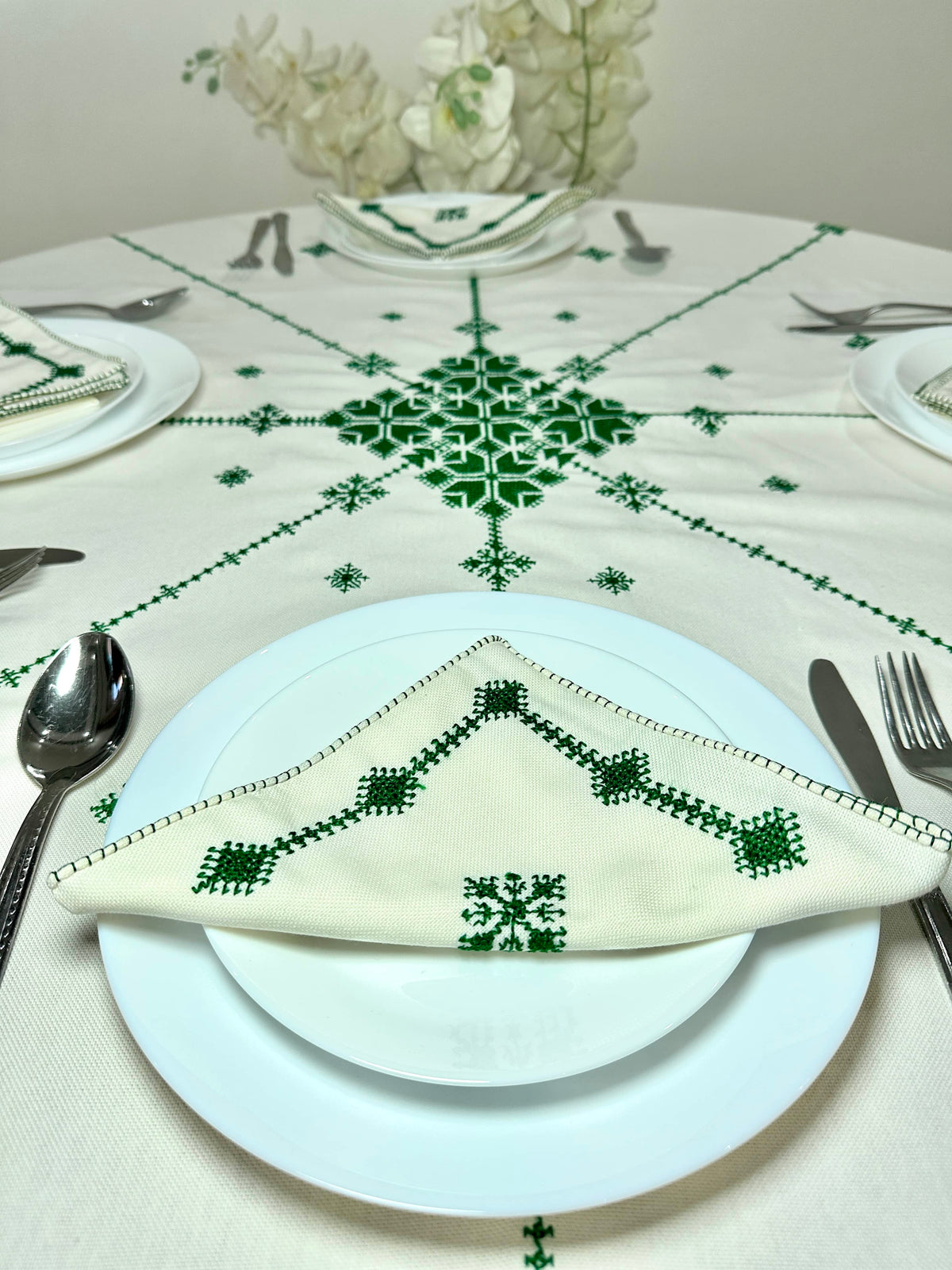 Green Hand Embroidered Table cloth and napkins, a magnificent decoration to add a Moroccan touch to your home. - handmade by Moroccantastics - embroidered