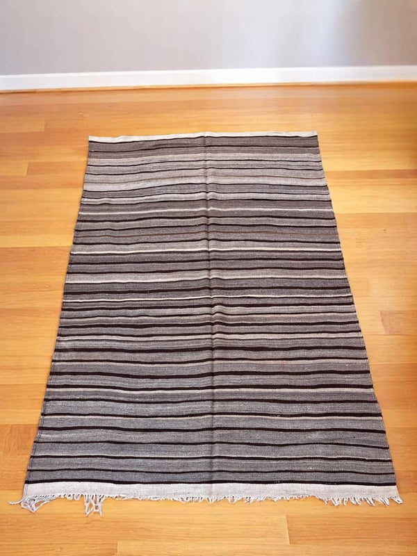 Vintage Moroccan Kilim Rug – Handwoven Wool – 240 x 1.50 cm
