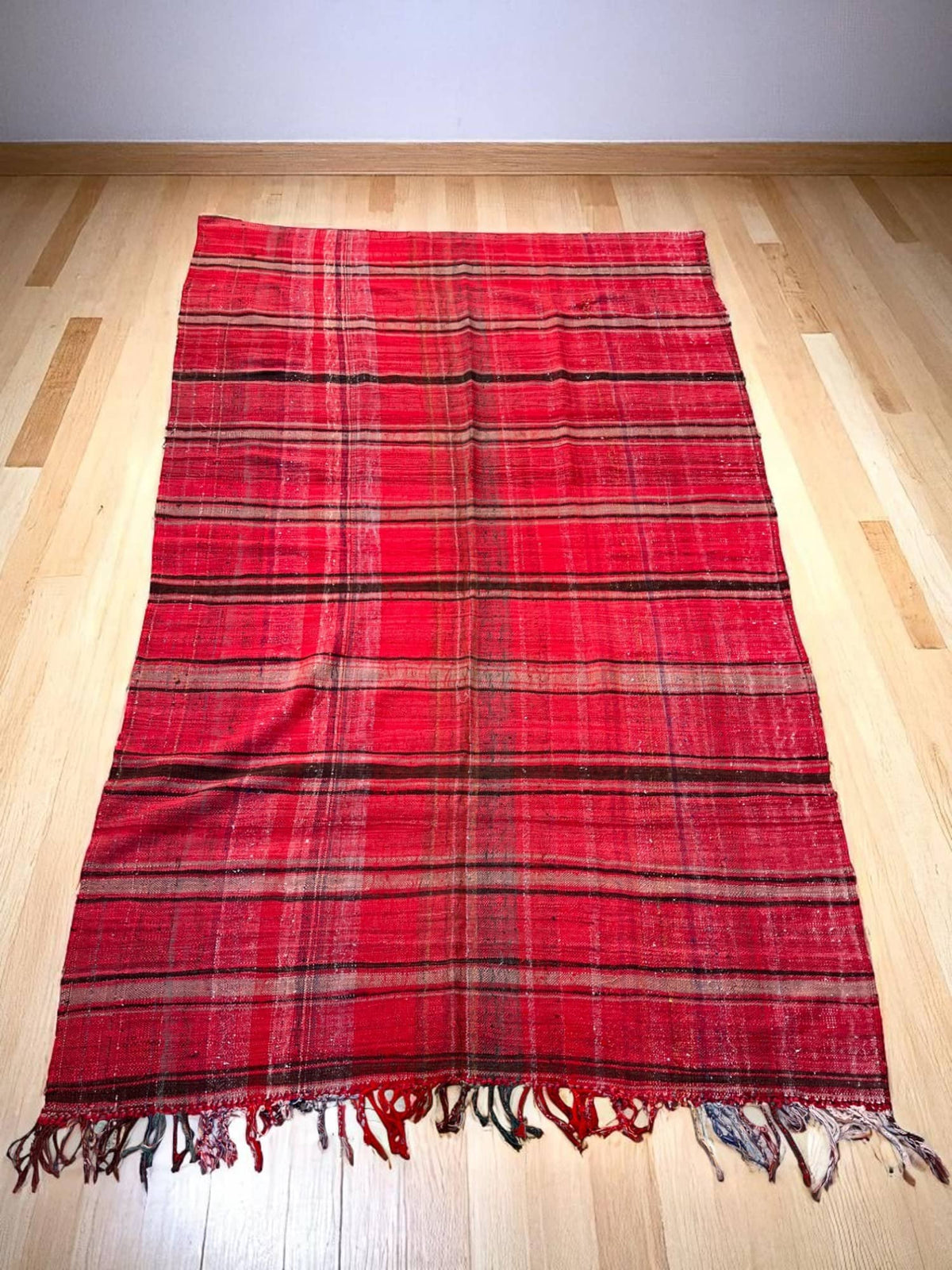 Handwoven Vintage Moroccan Kilim Rug (8.7 x 5.1 ft)